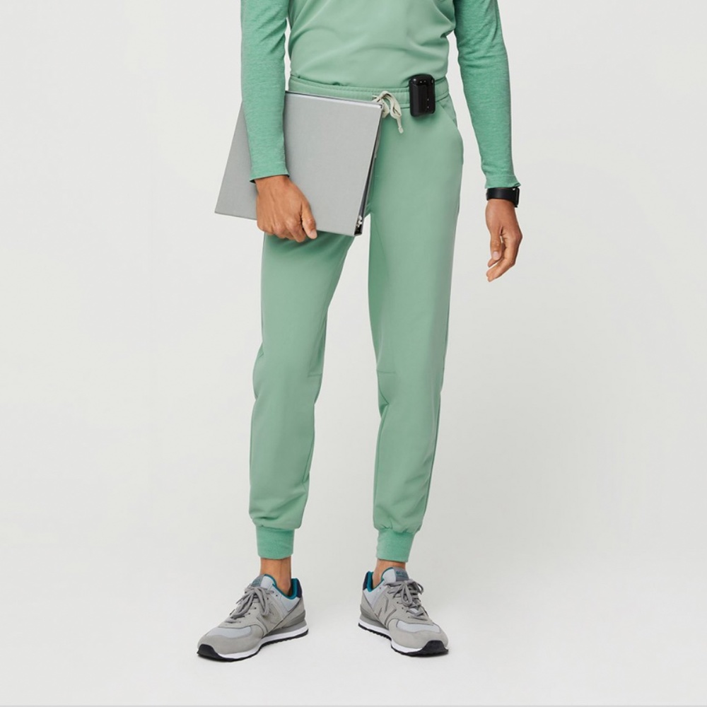 Figs Men’s Jade Tansen Short Jogger Scrub Pants
